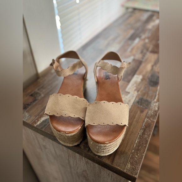 AMS Espadrille Platform Sandals - Picture 4 of 8